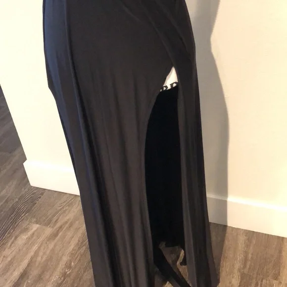 Beautiful black slit dress - Picture 3 of 6